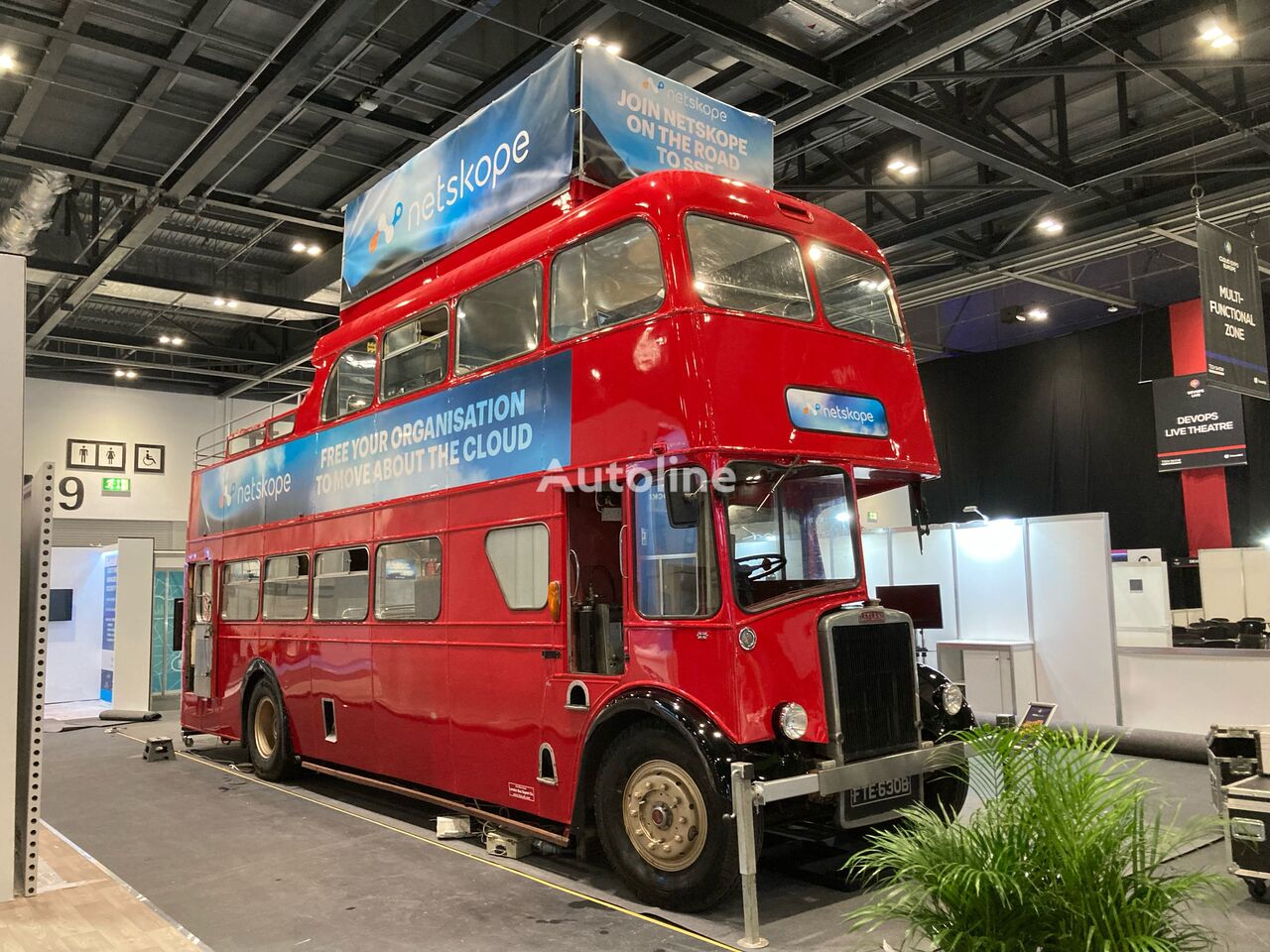 bus à impériale Leyland PD3 British Triple-Decker Bus Promotional Exhibition