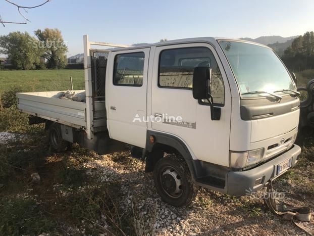 camion plateau Nissan cabistar doppia gabina